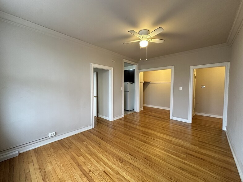 Building Photo - 1371 W Estes Ave