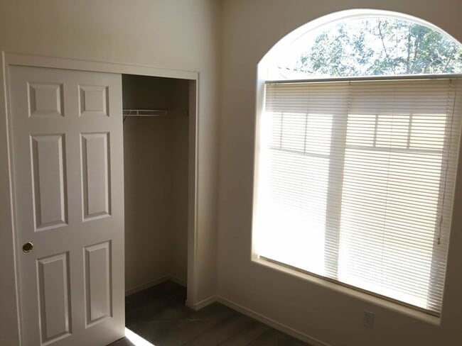 Building Photo - 3 Bedroom house in Bethel-Danebo Area