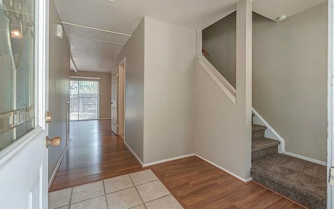 Building Photo - 1202 E Red Cedar Cir