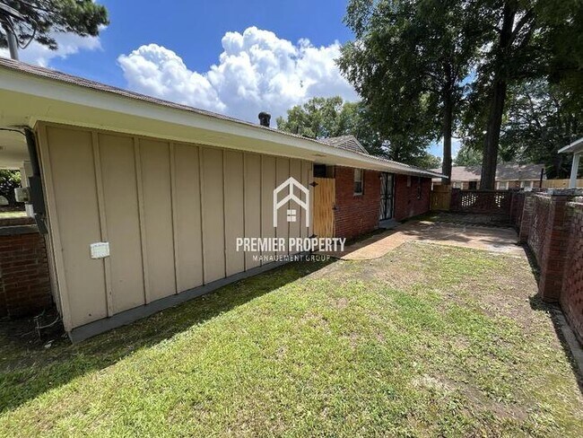 Building Photo - 3247 Boxdale St
