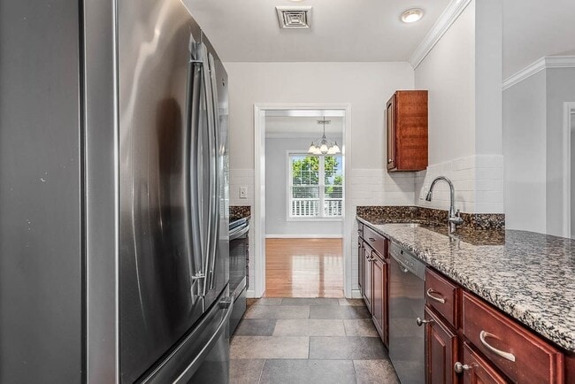 Building Photo - 446 Belgrade Ave