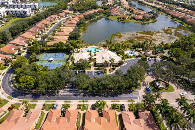 Building Photo - ** TUSCANY COVE ** 2 BED + DEN / 2 BATH / ...