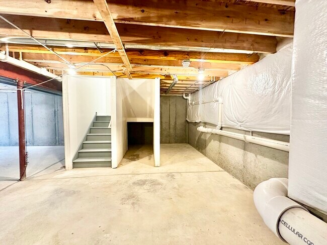 Building Photo - 2048 Canyon Creek Ct