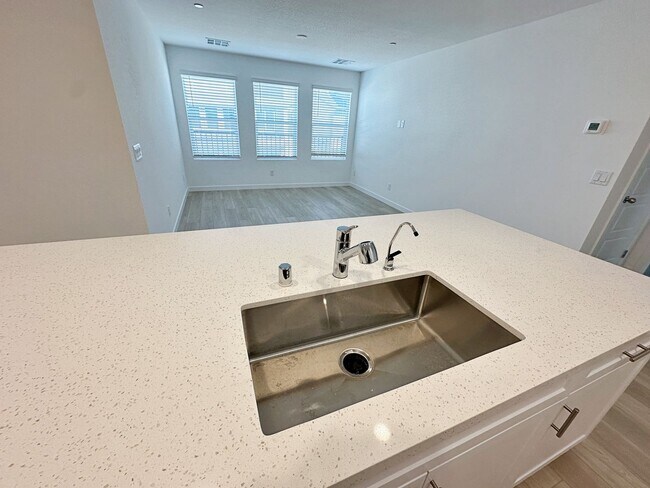 Building Photo - BRAND NEW BUILD! 2 BEDROOM TOWNHOME!