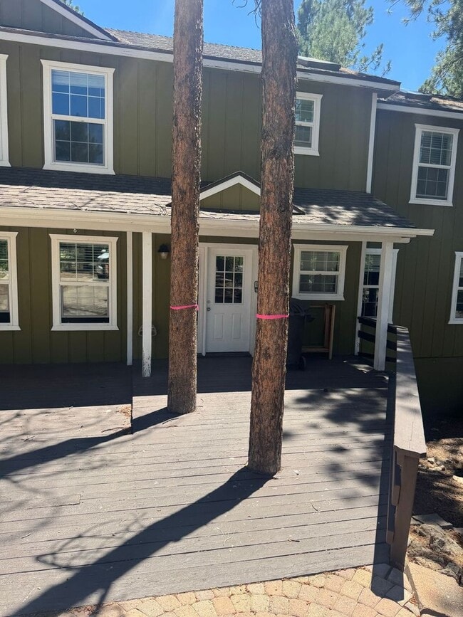 Building Photo - Spacious University Heights Home at the En...