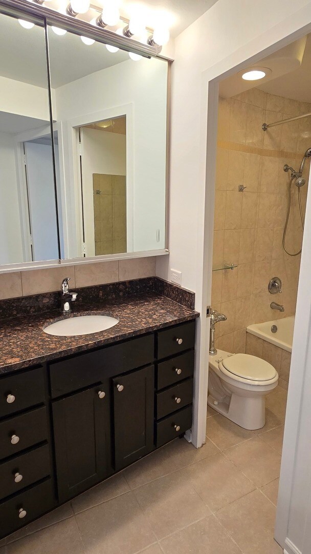 Building Photo - 300 N State St