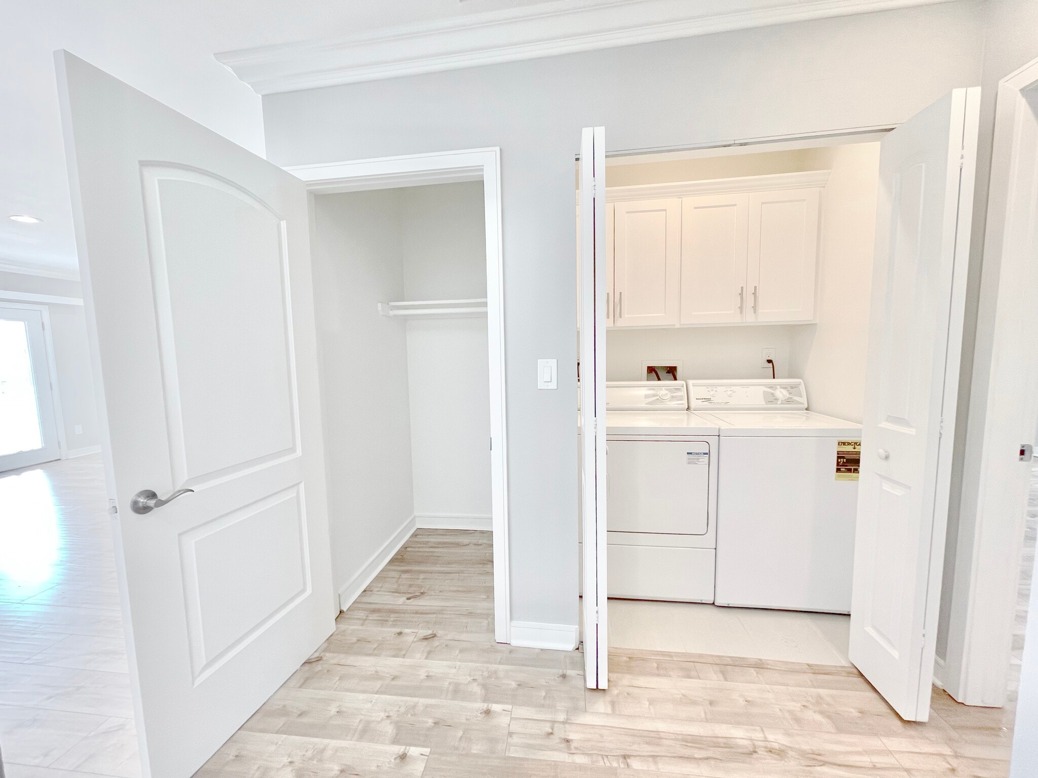 Building Photo - 4463 1/2 Rosewood Ave