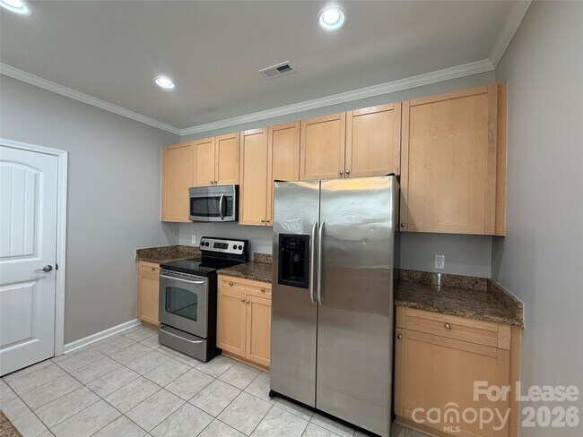 Building Photo - 933 Central Park Cir