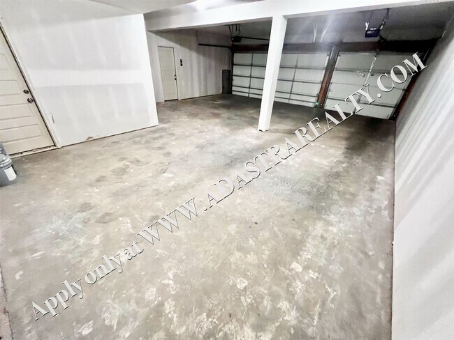 Building Photo - Beautiful Home in Independence-Available N...