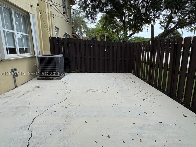 Building Photo - 8671 NW 112th Ct