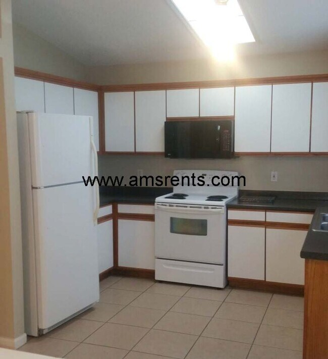 Building Photo - Spacious 3 bedroom 2 bath in Apopka