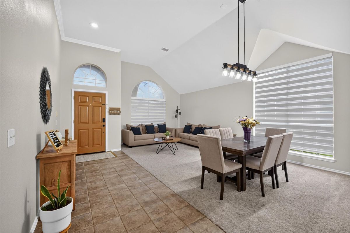 Building Photo - 9906 Ashmont Dr