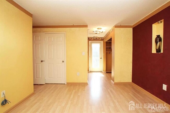 Building Photo - 818 Ravens Crest Dr