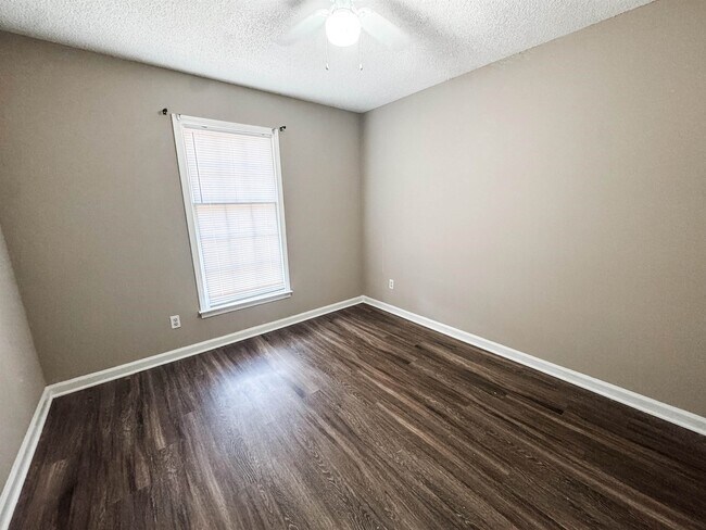 Building Photo - 510 Autumn Run Dr