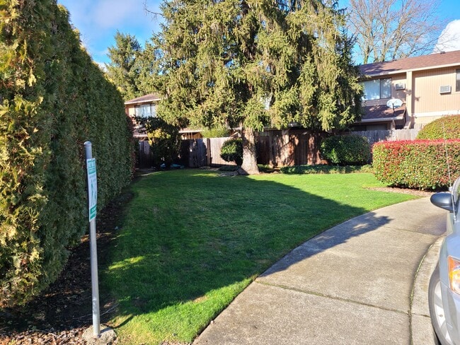Building Photo - 1100 Excalibur Dr