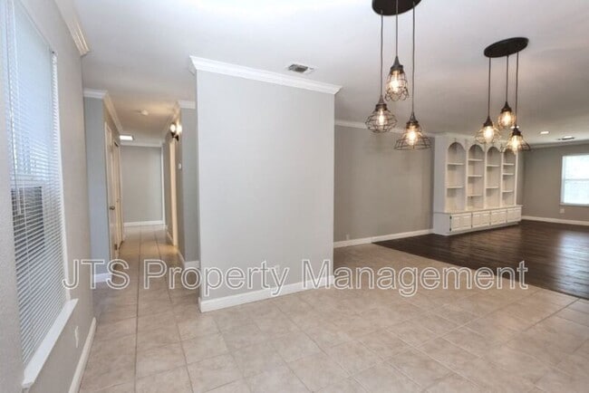 Building Photo - 9221 Rock Canyon Way