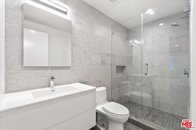 Building Photo - 211 S Valley St