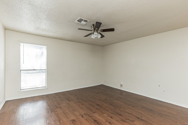 Building Photo - Vintage Square Apartments, McAllen, TX