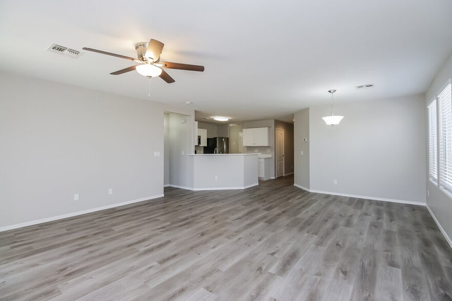 Building Photo - 38059 N Carolina Ave