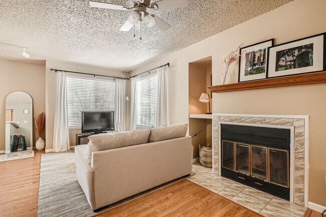 Building Photo - Beautiful 2 bed 1 bath Condo in Aurora