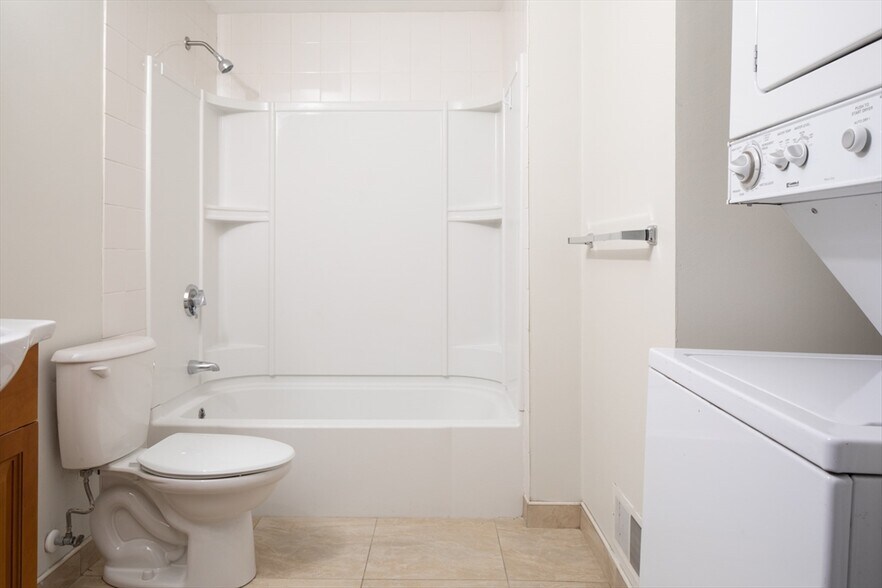 Building Photo - 37 Chelsea St