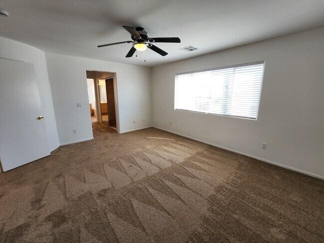 Building Photo - Stunning Five Bedroom home in Shadow Hills.