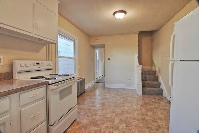 Building Photo - Manatawny Street 264/266