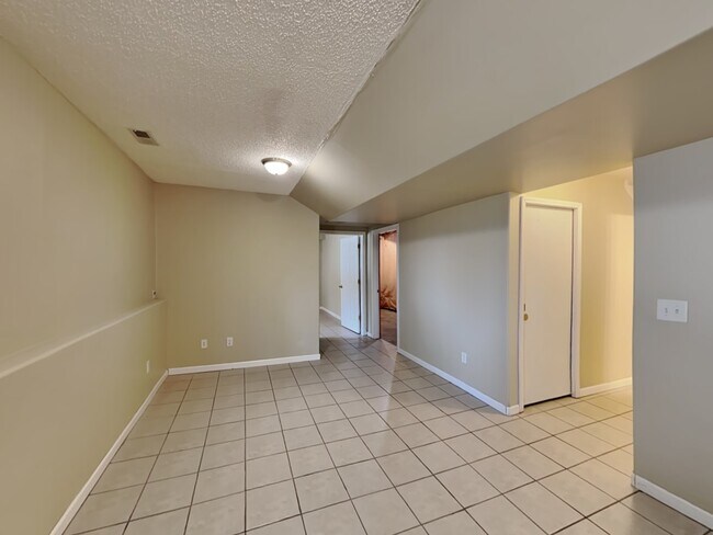 Building Photo - 1933 Mathias Rd