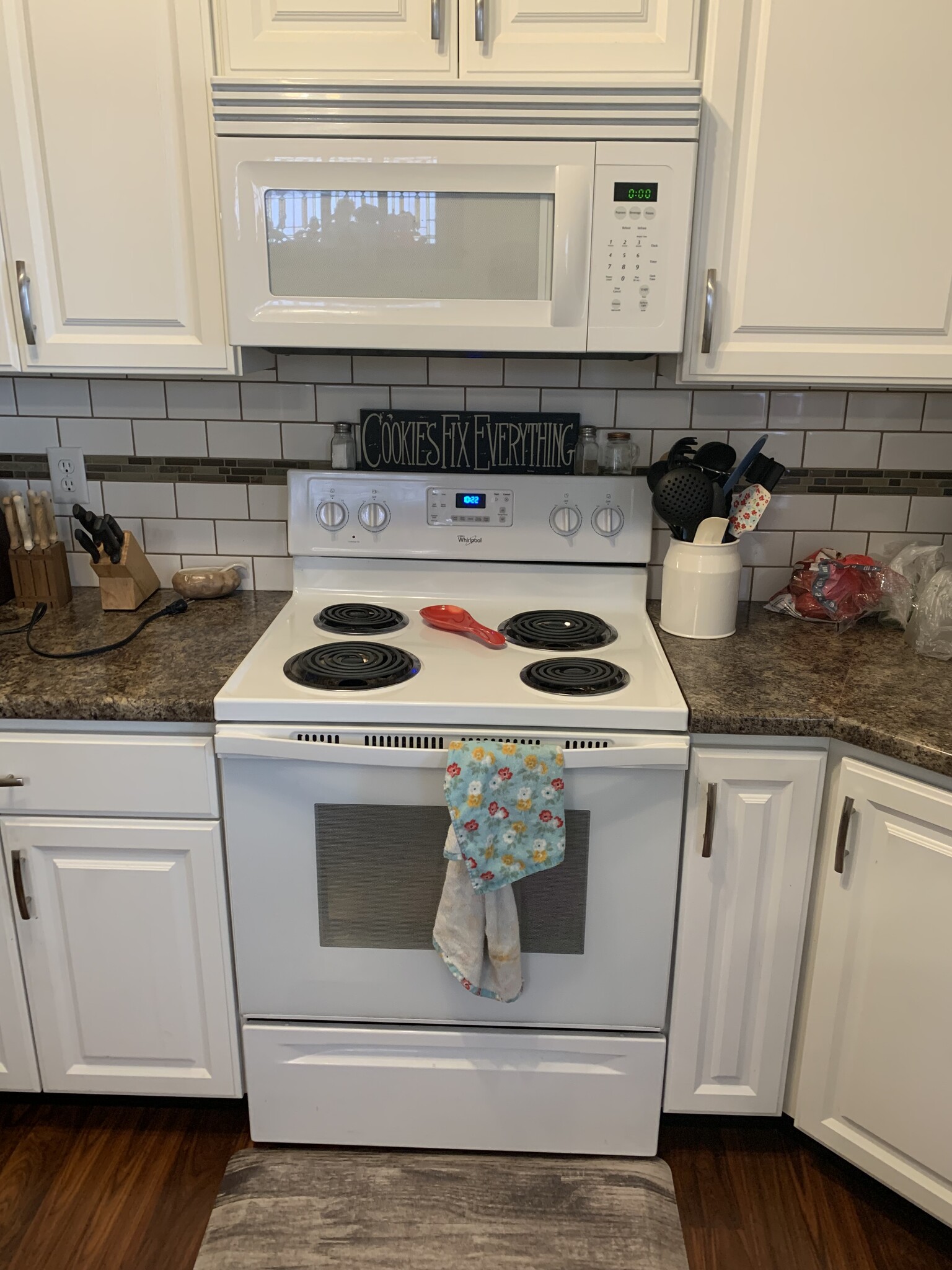 Building Photo - 409 E Cherry St