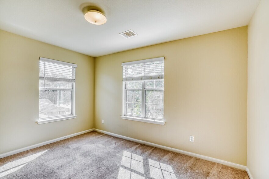 Building Photo - 8131 Barnes Ridge Ln