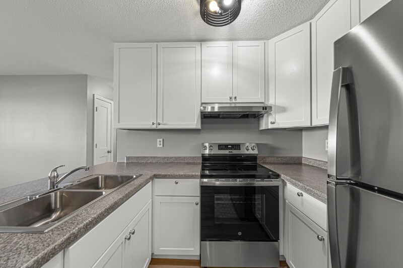 Building Photo - 1402 Division St W