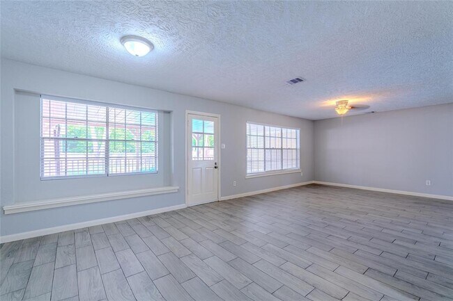 Building Photo - 19314 Enchanted Oaks Dr