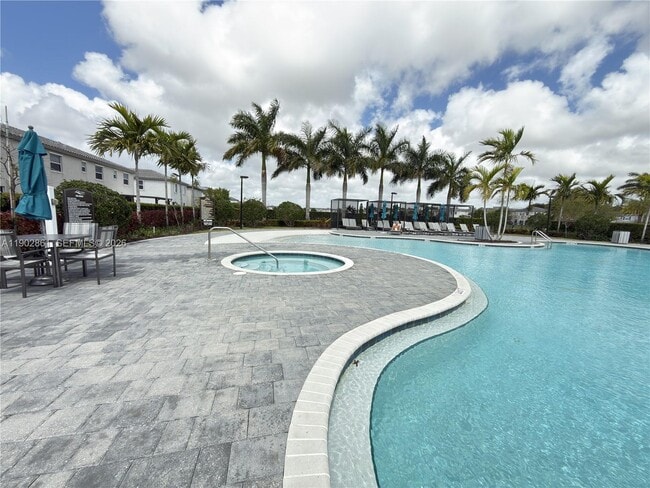 Building Photo - 1060 SE 26th Ter