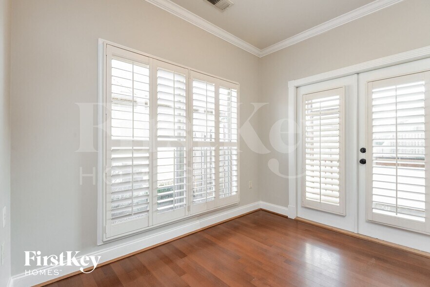 Building Photo - 149 Willow View Lane