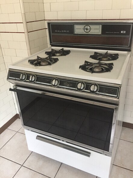 Kitchen. Gas Stove - 252 S Winebiddle St