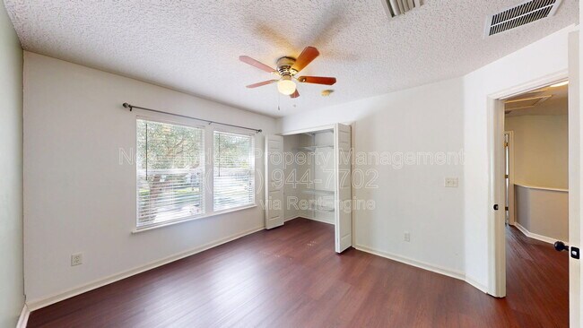 Building Photo - 1063 Collinswood Dr W