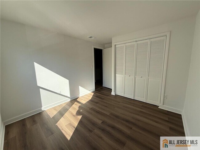 Building Photo - 53 Cottonwood Ct