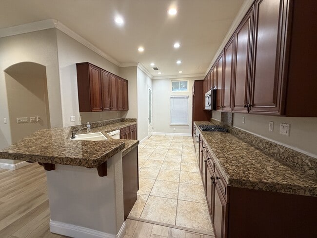 Building Photo - 1706 Guildford Way