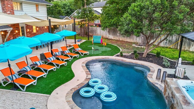 Building Photo - 5410 King Richard St