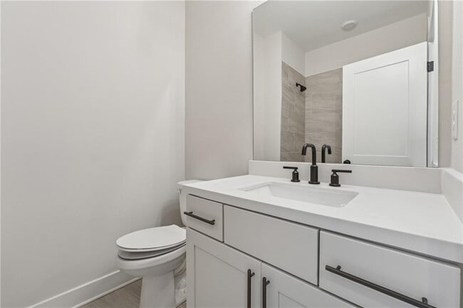 Building Photo - 428 Meadows Ln