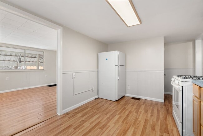 Building Photo - Stunning 3 bedroom home in McKees Rocks available now!