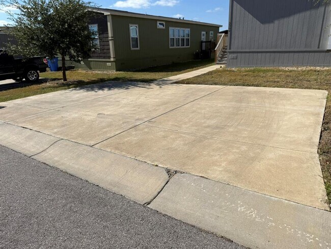 Building Photo - 3211 Windy Shelf Bnd