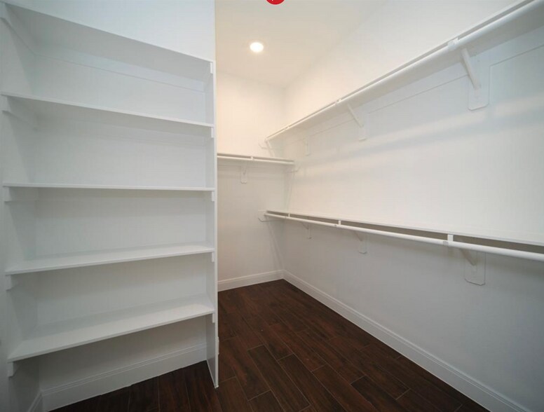 Master Closet - 4822 Falls St