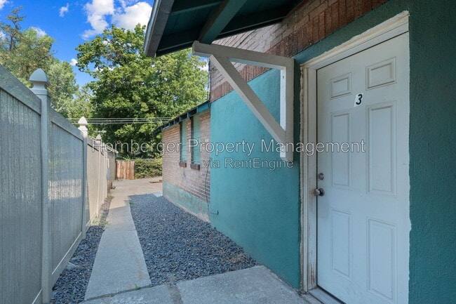 Building Photo - 1108 W 12th Ave