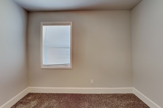 Building Photo - 6945 Daylily Ln