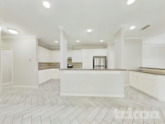 Building Photo - 6855 Tournament Dr