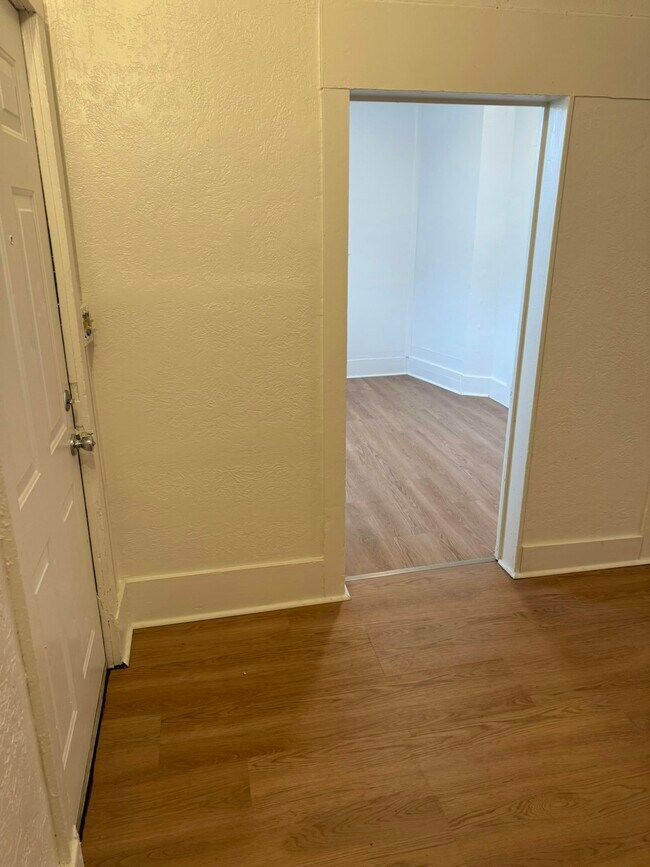 Building Photo - 2203 W Mallon Ave