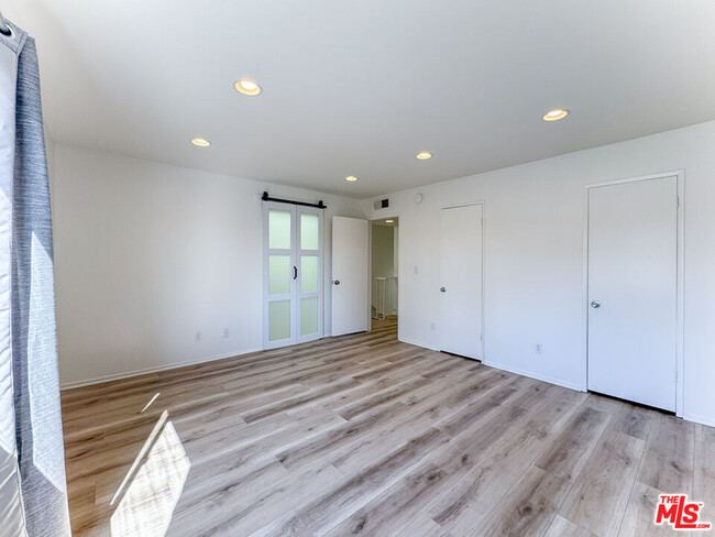 Building Photo - 11730 Moorpark St