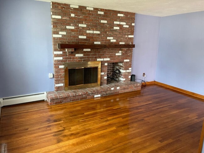 Building Photo - Single Family Home For Rent in North Kingstown!