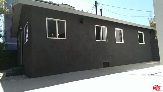 Building Photo - 559 Vernon Ave